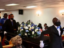 Más de 100 personas se reunieron este sábado para recordar a Shaeed Woodard. ESPECIAL