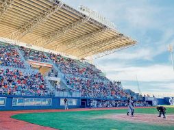 El estadio Panamericano de Lagos de Moreno recibió a Mariachis y Bravos para el primer juego de pretemporada. ESPECIAL