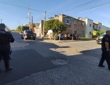 En las inmediaciones del lugar se aseguró la hoja de un cuchillo. ESPECIAL/Policía de Guadalajara