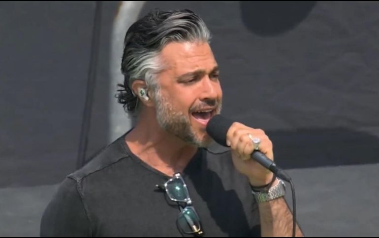 Jaime llegó este domingo al evento de automovilismo de la Nascar que se llevó a cabo en el Echo Park Automotive Grand Prix, en Austin, Texas, y previo al arranque de la carrera entonó el himno de EU. ESPECIAL