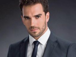 El actor le da vida a “Rogelio”, un hombre cuya vida cambia totalmente tras un enamoramiento fulgurante. CORTESÍA