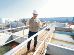 El alcalde de Tlajomulco, Salvador Zamora, estuvo en la planta potabilizadora de El Zapote. ESPECIAL