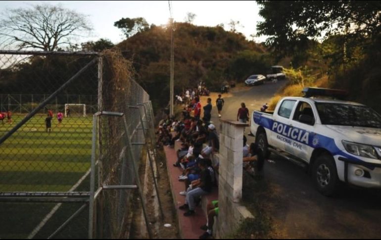 La presencia de policías y militares es ahora constante en zonas tradicionalmente consideradas como feudos de las pandillas salvadoreñas, como la colonia La Campanera. REUTERS