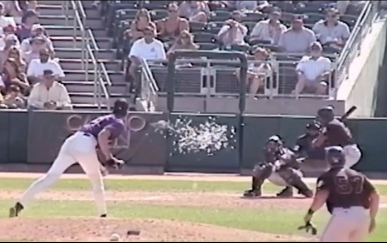 Fue el 24 de marzo de 2001 cuando Randy Johnson lanzó una recta que golpeó de lleno y de manera involuntaria en una paloma que voló cerca del plato. ESPECIAL