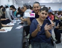 Graciela Robles Ocampo, quien cuida desde hace 22 años a su hijo Leonardo Daniel, agradeció este apoyo. EL INFORMADOR/C. Zepeda