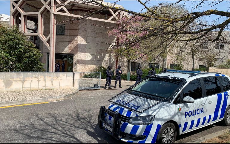 Vista del centro islámico de Lisboa atacado este martes por un hombre armado con un cuchillo, que fue reducido por disparos de la policía. EFE/C. Ciudad