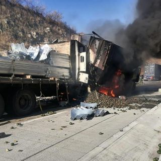 Accidente vehicular en el Macrolibramiento deja un muerto y un lesionado