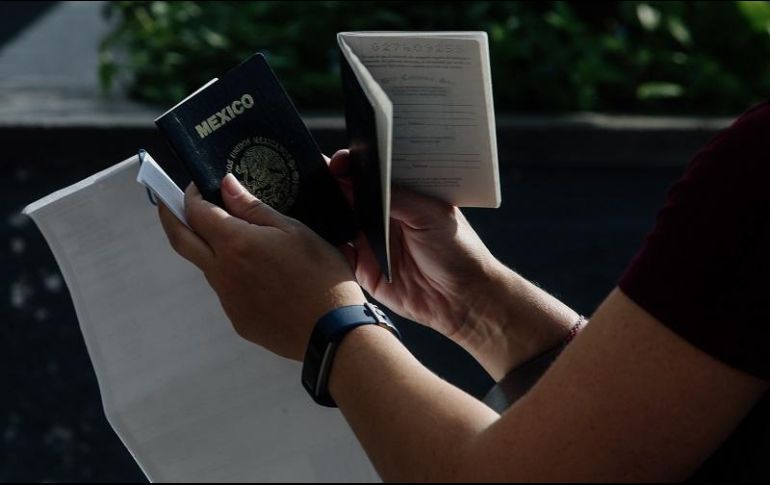 El pasaporte, un documento imprescindible para los mexicanos, sobre todo si desean viajar. EFE/ARCHIVO