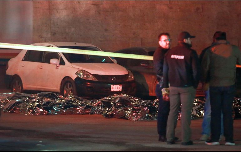 El títular del INM contrastó las declaraciones de López Obrador, aseveró que no protestaban por ser deportados, sino por falta de agua; ''se amotinaron y no los dejaron salir del albergue, los dejaron morir'' señaló. AP / C. Chávez