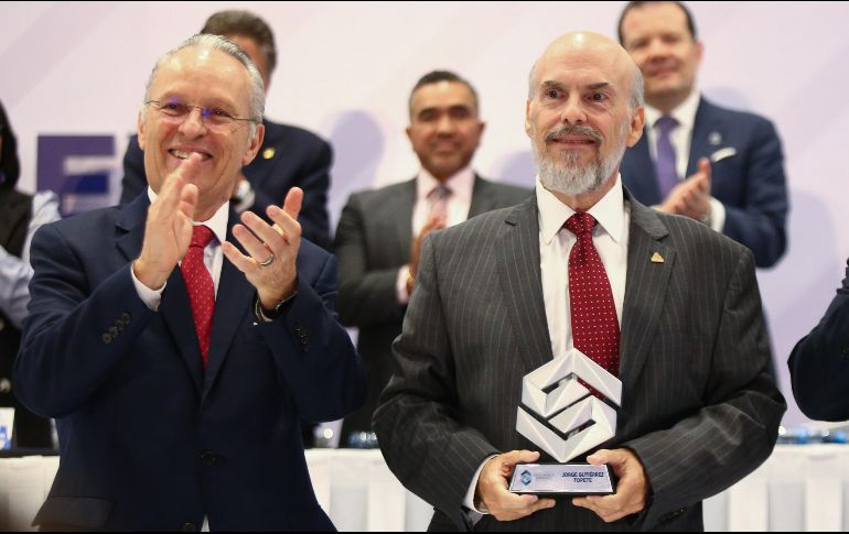 Jorde (der) destacó que en la empresa se han propuesto que el beneficio llegue a todos los colaboradores, clientes, proveedores, accionista y sociedad. EL INFORMADOR / C. Zepeda