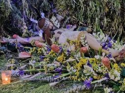 El tendido de Cristo se encuentra a un costado del Palacio municipal de Guadalajara y todavía estará este miércoles 29 de marzo. EL INFORMADOR/ ELISEO ZAMUDIO