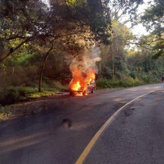 "En el nombre del Padre..." Bendecirán carretera peligrosa para llegar a Vallarta