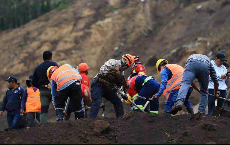 La tarde del martes habían sido hallados otros cinco cuerpos. EFE/J.JÁCOME