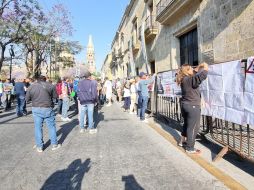 Los manifestantes al momento siguen esperando a los diputados para dialogar. EL INFORMADOR/E. Gómez