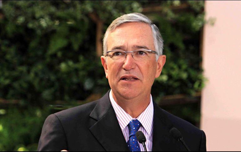 El empresario dueño de Elektra y TV Azteca, escribió el mensaje a través de su cuenta de Twitter. NTX / ARCHIVO