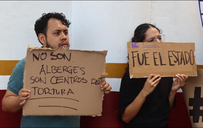 Lo aíslan en una celda como si fueran delincuentes. EFE/J. BLANCO