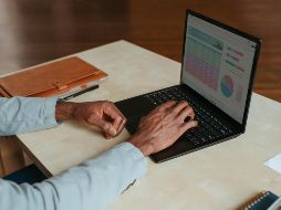 Cada vez más empresas implementan el home office ante los beneficios que ofrece. ESPECIAL/Foto de Windows en Unsplash