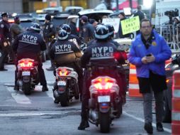 Todos los agentes tienen orden de portar sus uniformes. EFE