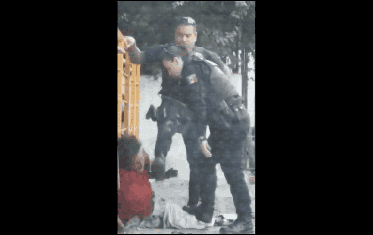 Pablo Lemus señala que ante la agresión en la vía pública contra una persona en situación de calle por parte de los elementos de la Policía de Guadalajara, habrá cero tolerancia. TWITTER / @IsaackdeLoza