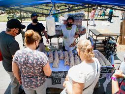 Se autorizó la instalación de hasta 258 puestos para la venta de empanadas, palmas, cirios, artículos religiosos y agua en el Centro de Guadalajara. EL INFORMADOR / ARCHIVO