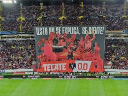 El Estadio Jalisco se mostró mas rojinegro que nunca. EL INFORMADOR/D. REOS