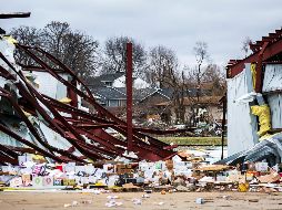 Los tornados han dejado a su paso un rastro de devastación con árboles y postes eléctricos arrancados del suelo. AP/J. Cress