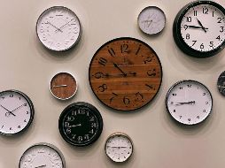 Por teléfono, Internet o viendo tu reloj de pared, hay varias opciones para ver la hora correcta. ESPECIAL/UNSPLASH