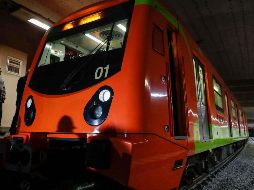 En fotos y videos compartidos en redes se observaba a decenas de personas esperando a las afueras de distintas estaciones del Metro. SUN/ARCHIVO