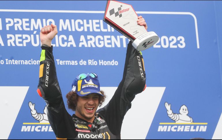 el ganador del GP le arrebata el liderato de la categoría reina por nueve puntos a 'Pecco'. EFE/Juan Ignacio Roncoroni