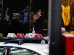 Donald Trump entró por una puerta lateral a su edificio. EFE