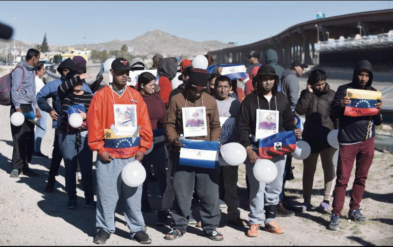 Migrantes de diferentes nacionalidades piden ayuda y solidaridad para su causa. EL UNIVERSAL