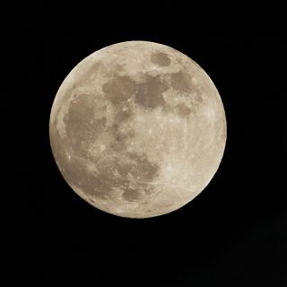 ¿Cuándo es luna llena y que otros eventos astronómicos hay para abril?