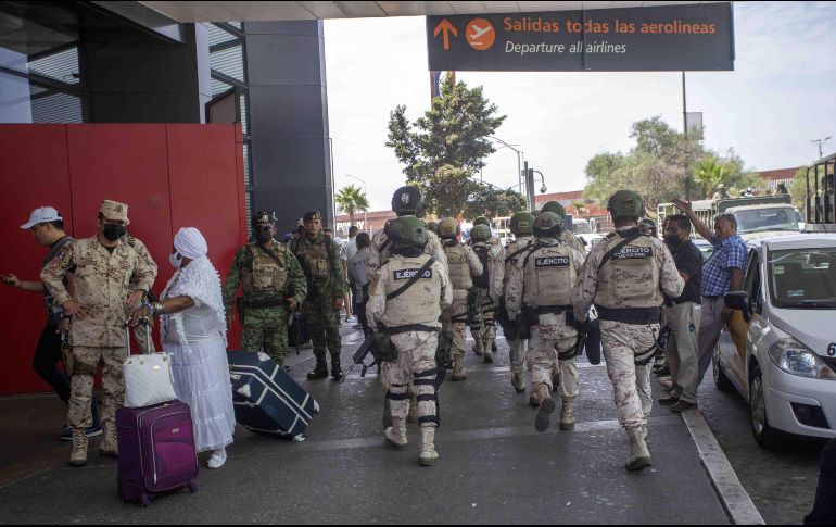 El general Luis Cresencio Sandoval González dijo hoy que 8 mil 524 elementos de la Guardia Nacional fueron desplegados para el periodo vacacional de Semana Santa del 1 de abril al 16 de abril. SUN / ARCHIVO