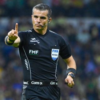 Última hora: Castigan a árbitro tras rodillazo a jugador en partido América vs León