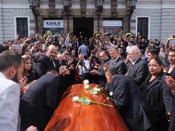 A las 11:00 horas comenzaron a entrar las primeras personas, entre las que se encontraba funcionariado e integrantes de la academia, además de varios personajes de la política. EL INFORMADOR / C. Zepeda