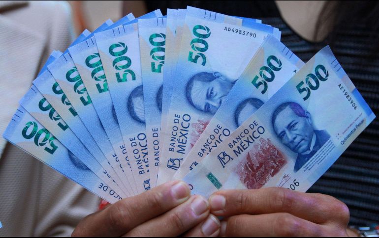 La fortaleza del peso contra el dólar está incentivando a los mexicanos a viajar durante las festividades de Día de Muertos 2023. NTX / ARCHIVO