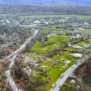 Tormenta "destructiva" con tornados deja varios muertos en Missouri