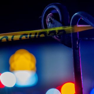 Abandonan a 35 refugiados en el remolque de un camión; son rescatados