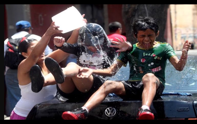 También hay arresto y trabajo comunitario para quien desperdicie el agua. SUN