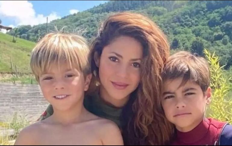 Shakira y Piqué deberán aportar dinero extra para comprar los uniformes. SUN