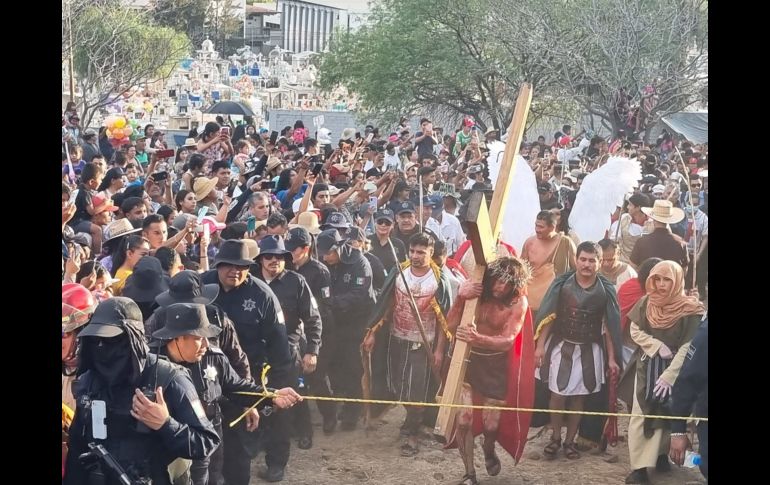 El Viernes Santo conmemora la Pasión y Muerte de Jesús en la cruz, en cuestión teológica es la intersección por la salvación universal. EL INFORMADOR / E. Gomez