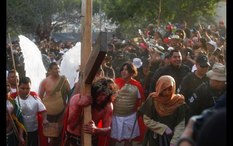 El Viernes Santo conmemora la Pasión y Muerte de Jesús en la cruz, en cuestión teológica es la intersección por la salvación universal. EL INFORMADOR / C. Zepeda