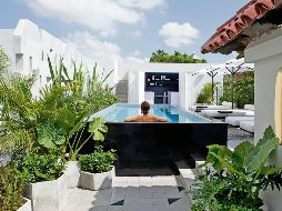 Distintos hoteles en la ciudad ofrecen espacios para aprovechar el sol primaveral en una alberca, el resultado es un amplio descanso. ESPECIAL