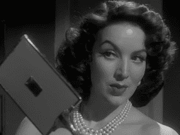 Alejada del cine, María Félix continuó con su mensaje en pro de la mujer. ESPECIAL / Película El Reportaje