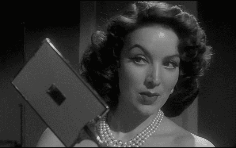 Alejada del cine, María Félix continuó con su mensaje en pro de la mujer. ESPECIAL / Película El Reportaje