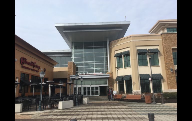 La policía desalojó el Christiana Mall tras el tiroteo. ESPECIAL