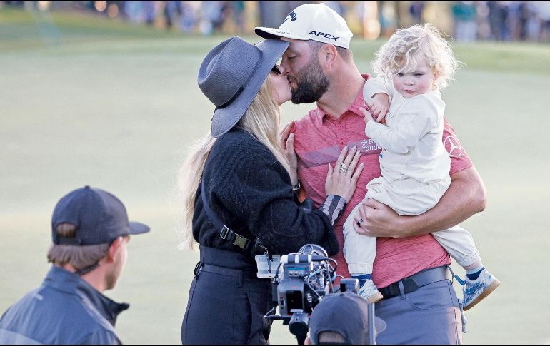 Rahm celebró con su esposa e hija. EFE