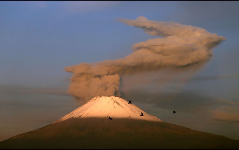 A las 06:22 horas el Volcán Popocatépetl presentó una explosión con lanzamiento de material incandescente. EFE/ARCHIVO