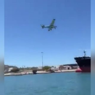 Captan video del momento en que avioneta cae al mar; ¿qué pasó con los pasajeros?