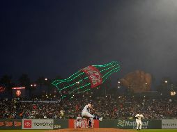 La victoria fue para el mexicano Julio Urías (3-0), quien abanicó a ocho, concedió dos boletos y permitió una anotación en cuatro hits en seis innings en la lomita. AP / J. Chiu
